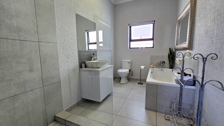 3 Bedroom Property for Sale in Da Gama Bay Western Cape